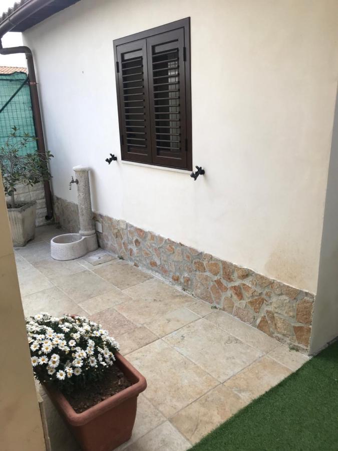 Casa Rosy Apartment San Corrado di Fuori Bagian luar foto