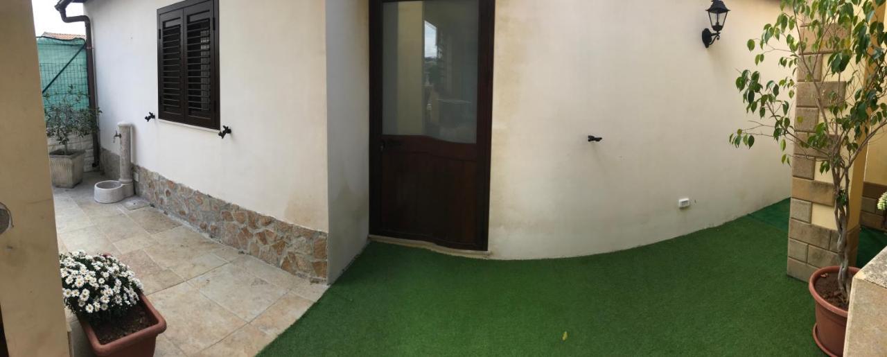 Casa Rosy Apartment San Corrado di Fuori Bagian luar foto